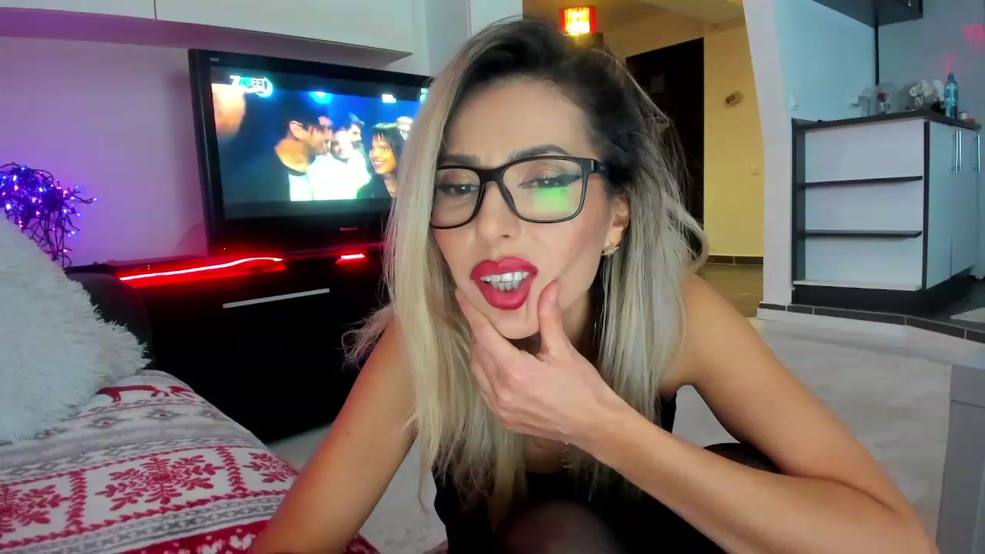 Gallery image thumbnail from SmileyNewYear's myfreecams stream on, 12/30/2023, 04:15 image 8 of 20