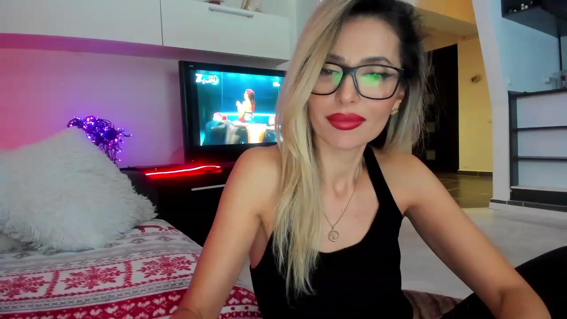 Gallery image thumbnail from SmileyNewYear's myfreecams stream on, 12/30/2023, 04:15 image 13 of 20