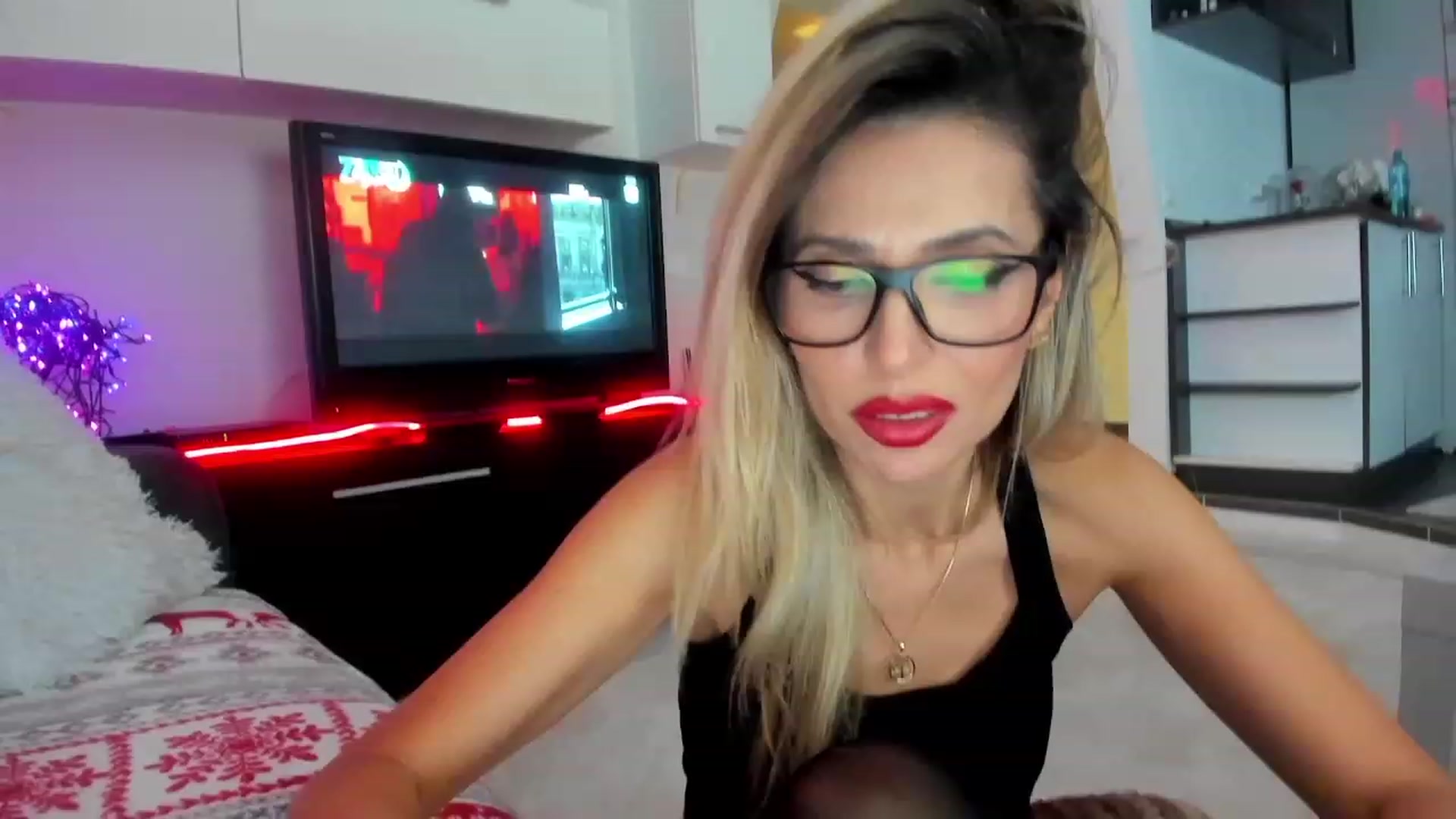 Gallery image thumbnail from SmileyNewYear's myfreecams stream on, 12/30/2023, 04:15 image 1 of 20