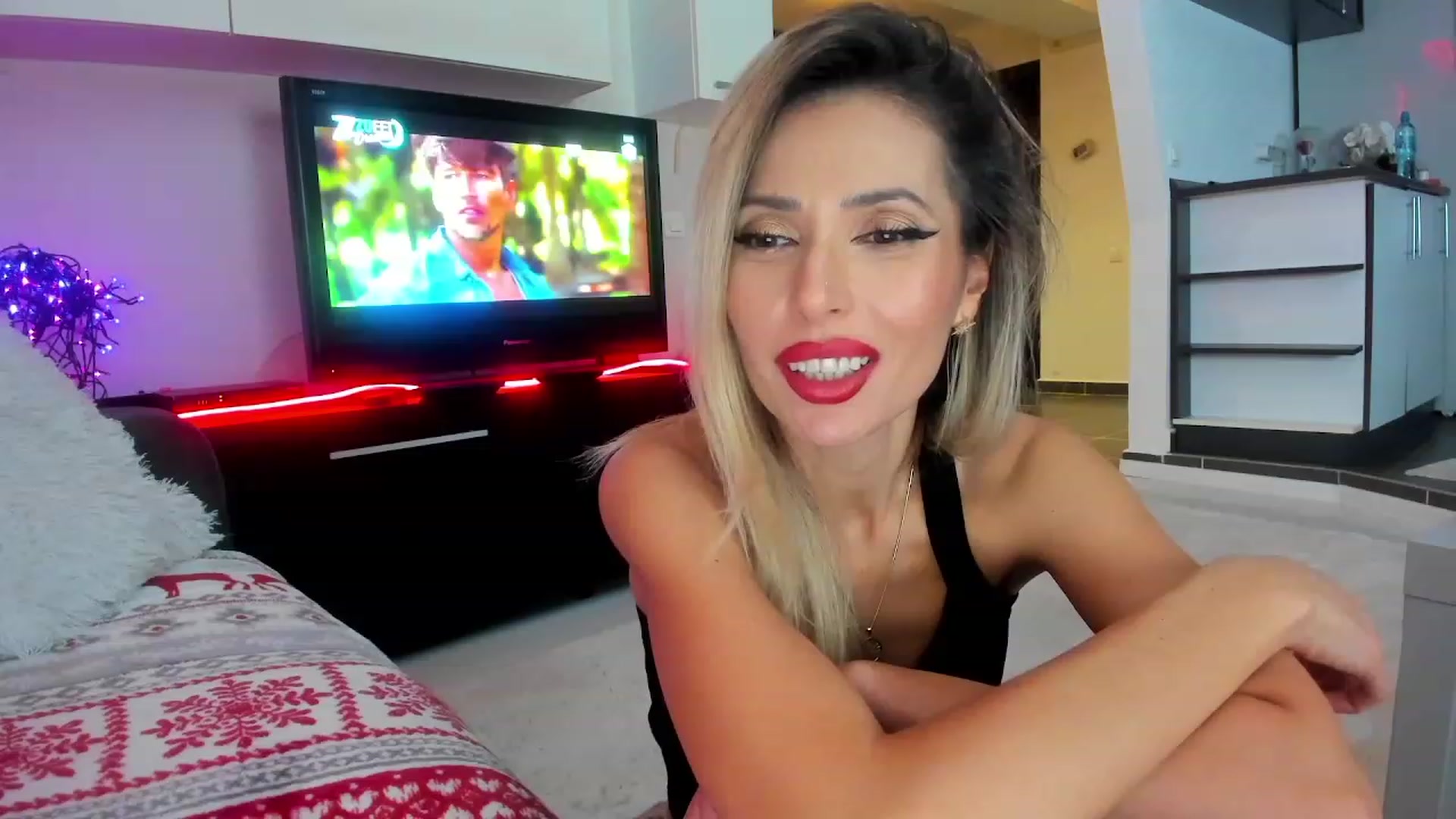 Gallery image thumbnail from SmileyNewYear's myfreecams stream on, 12/30/2023, 04:15 image 6 of 20