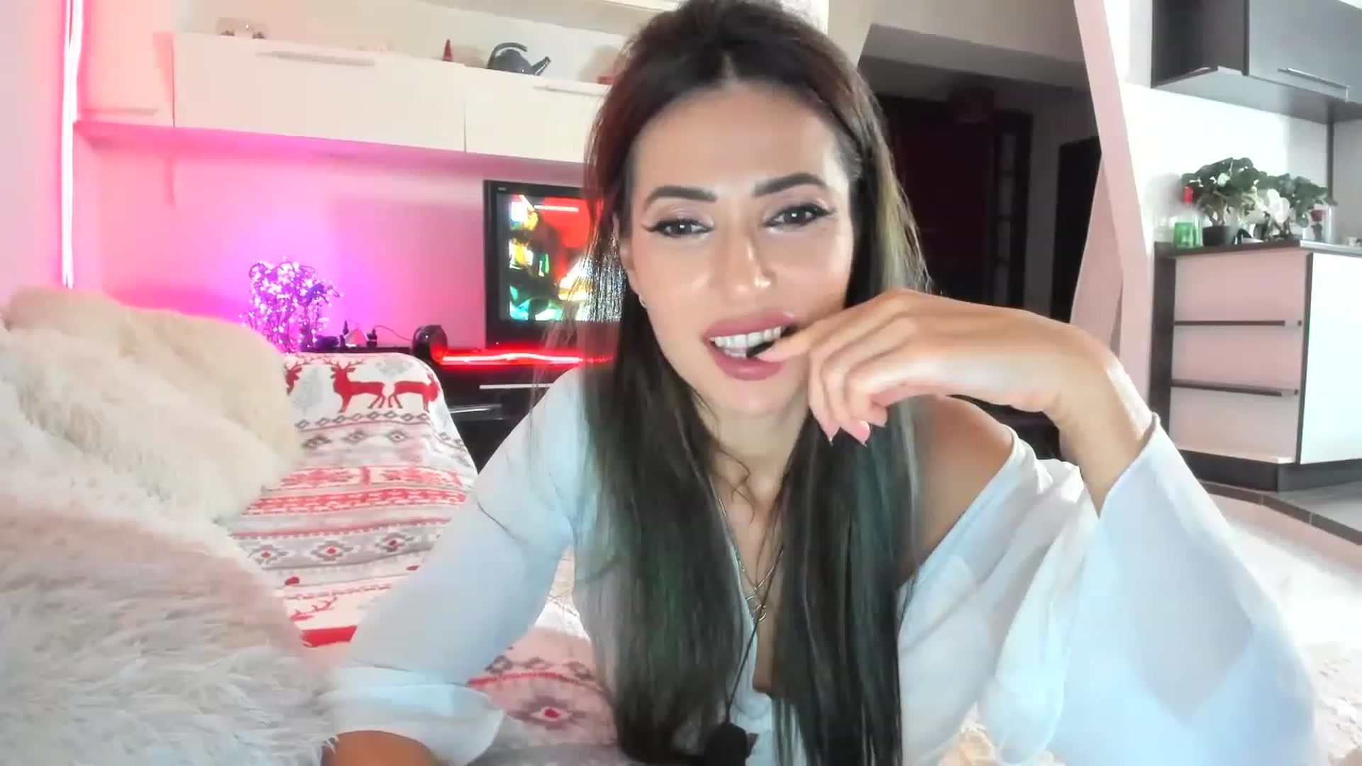 Gallery image thumbnail from SmileyTinaa's myfreecams stream on, 11/16/2022, 24:49 image 15 of 20