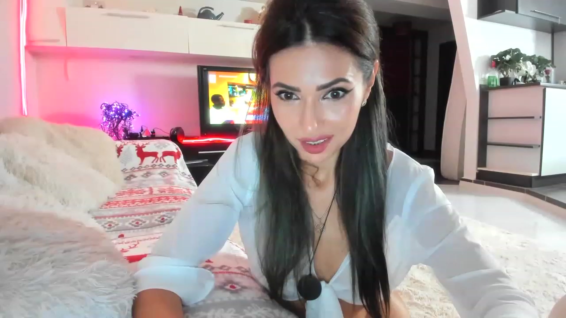 Gallery image thumbnail from SmileyTinaa's myfreecams stream on, 11/16/2022, 24:49 image 17 of 20