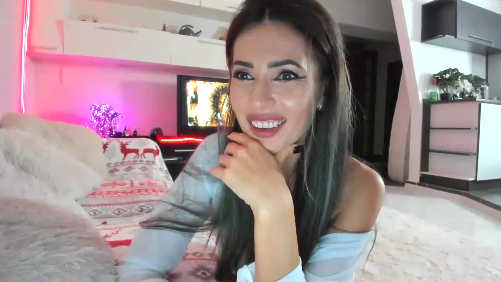 Gallery image thumbnail from SmileyTinaa's myfreecams stream on, 11/16/2022, 24:49 image 2 of 20