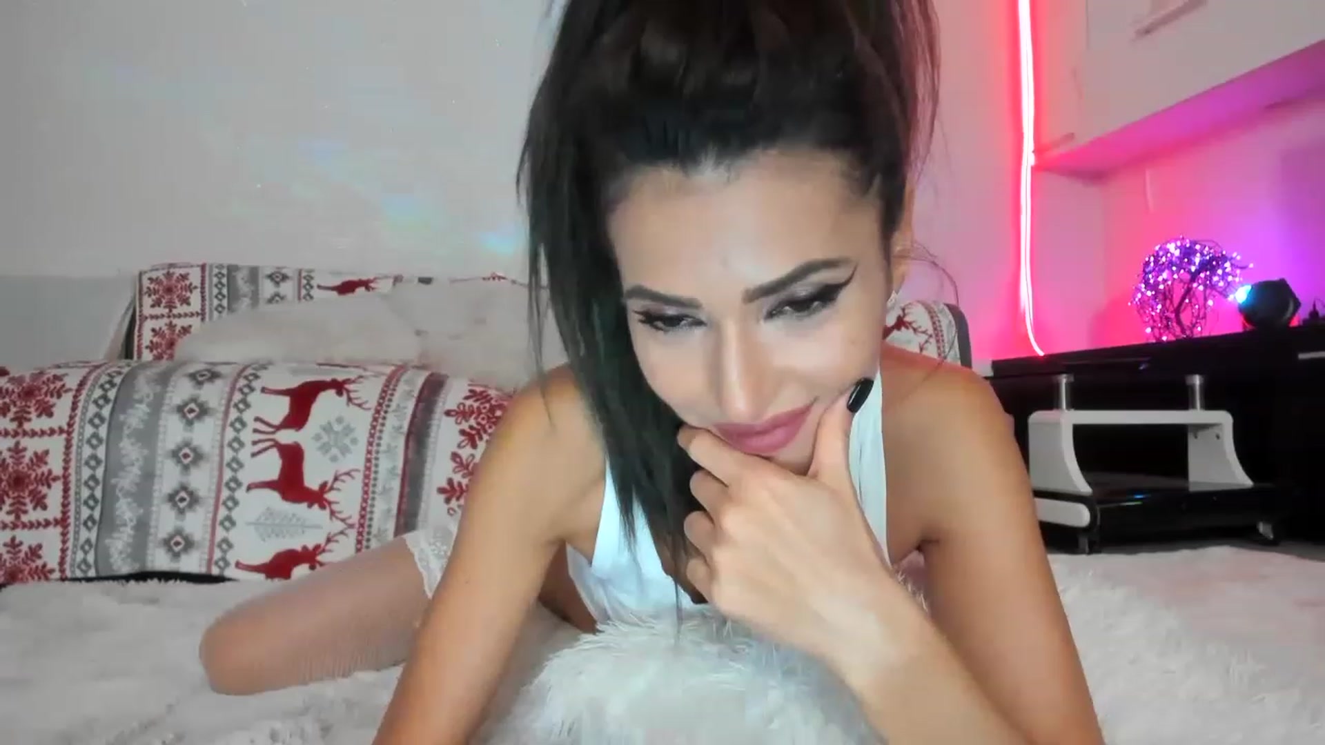 Gallery image thumbnail from SmileyTinaa's myfreecams stream on, 11/16/2022, 02:12 image 14 of 20