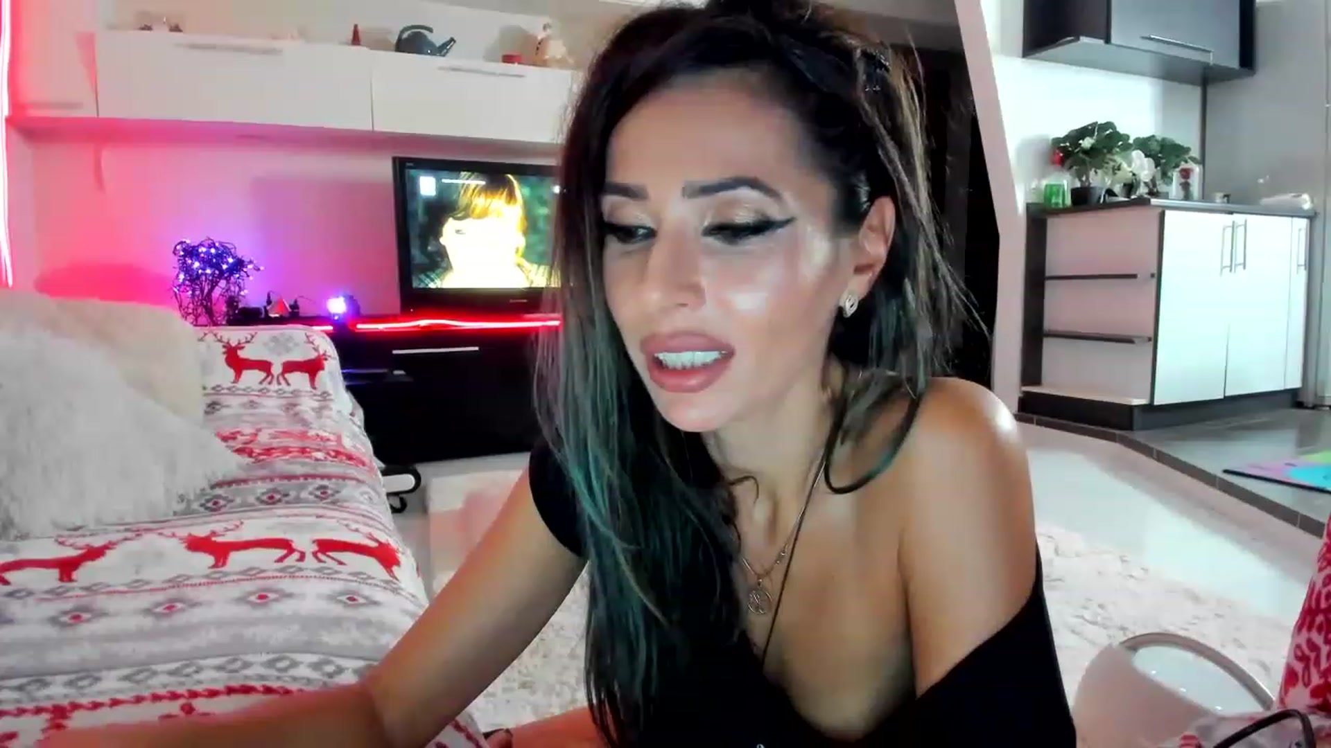 Gallery image thumbnail from SmileyTinaa's myfreecams stream on, 11/18/2022, 23:11 image 4 of 20