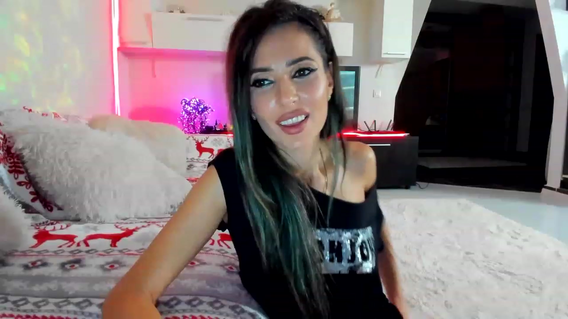 Gallery image thumbnail from SmileyTinaa's myfreecams stream on, 11/18/2022, 23:11 image 20 of 20