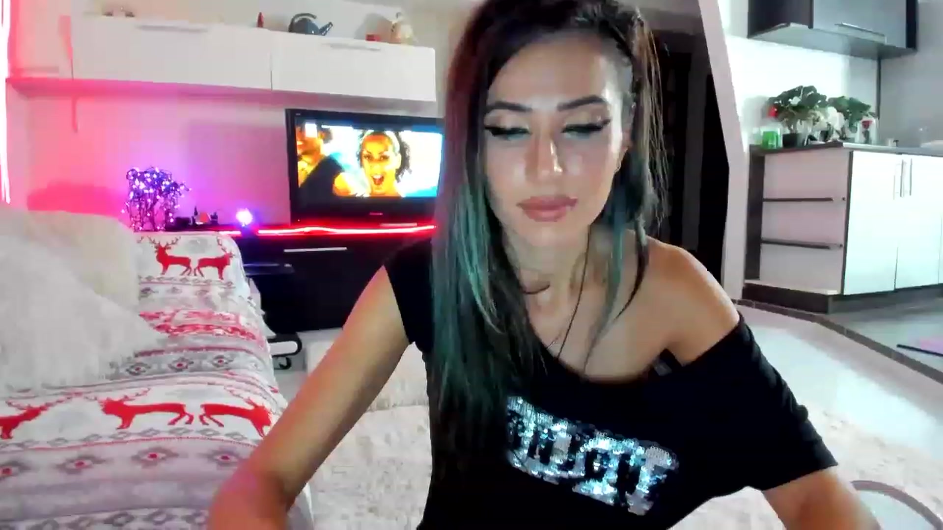 Gallery image thumbnail from SmileyTinaa's myfreecams stream on, 11/18/2022, 23:11 image 15 of 20