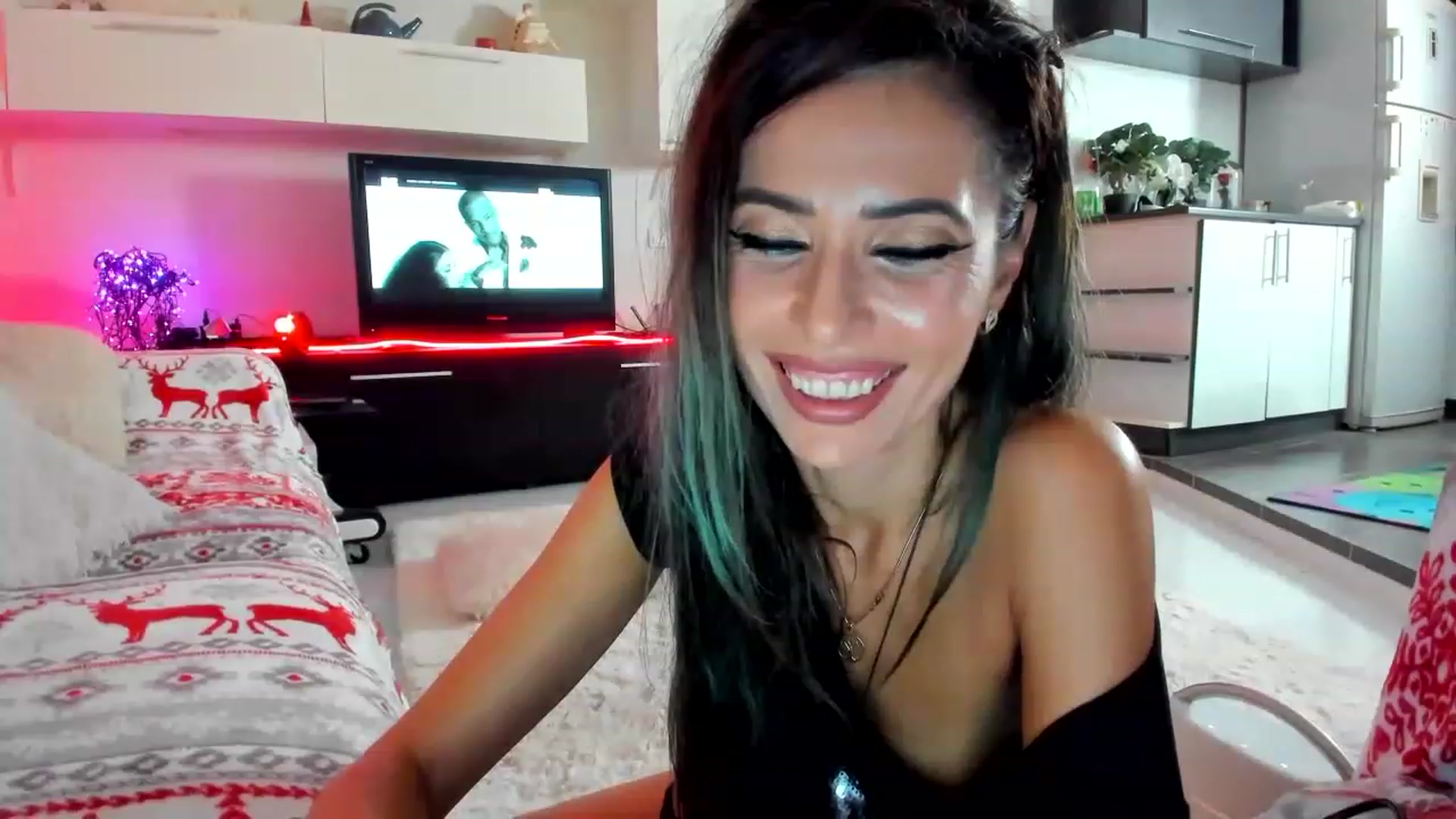 Gallery image thumbnail from SmileyTinaa's myfreecams stream on, 11/18/2022, 23:11 image 12 of 20
