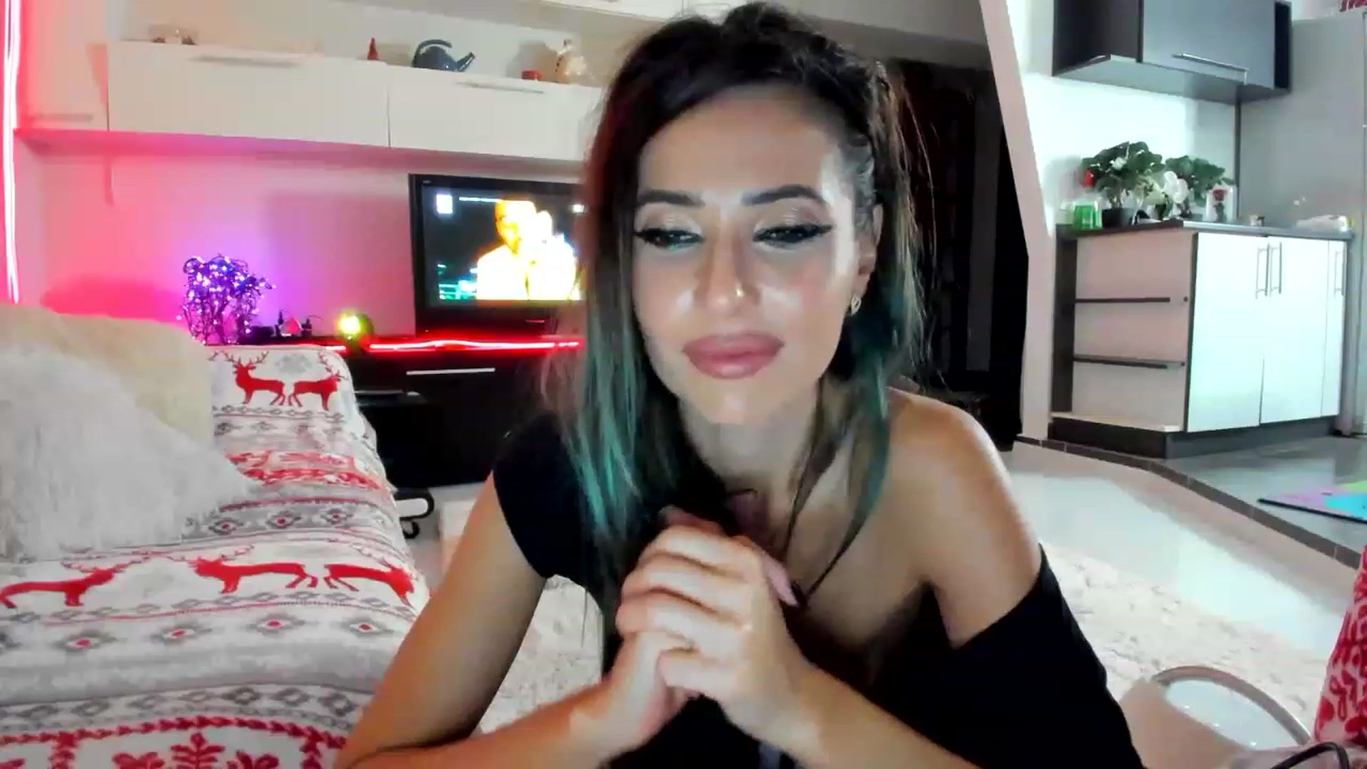 Gallery image thumbnail from SmileyTinaa's myfreecams stream on, 11/18/2022, 23:11 image 7 of 20
