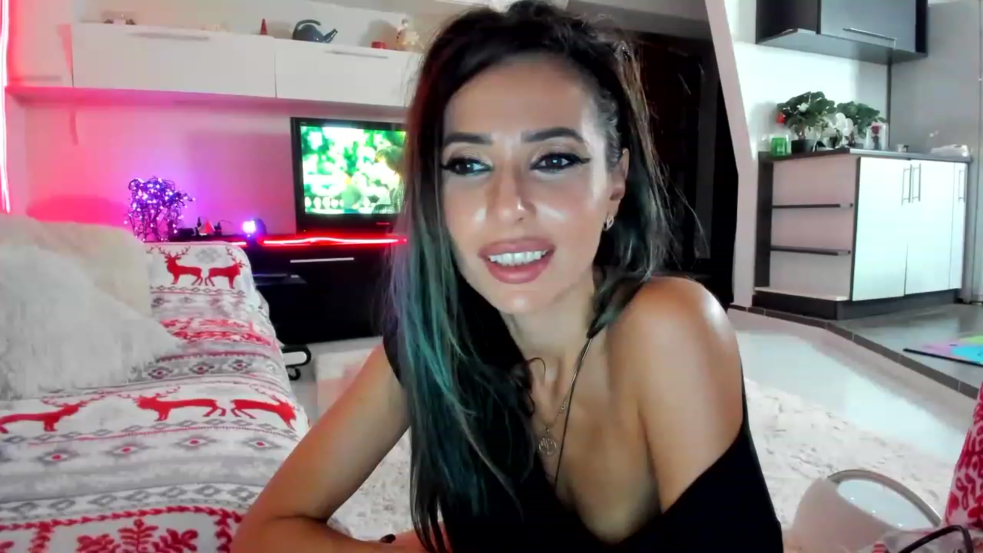 Gallery image thumbnail from SmileyTinaa's myfreecams stream on, 11/18/2022, 23:11 image 3 of 20
