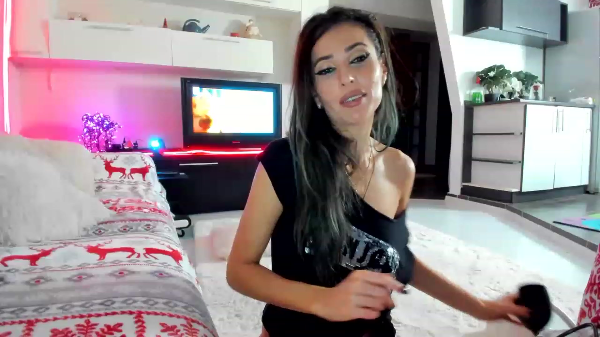 Gallery image thumbnail from SmileyTinaa's myfreecams stream on, 11/18/2022, 23:11 image 6 of 20