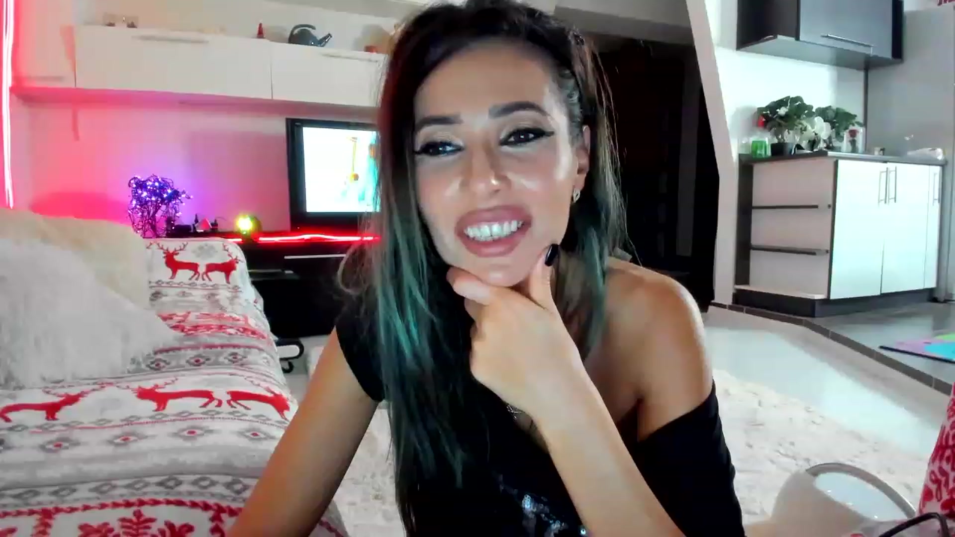 Gallery image thumbnail from SmileyTinaa's myfreecams stream on, 11/18/2022, 23:11 image 8 of 20