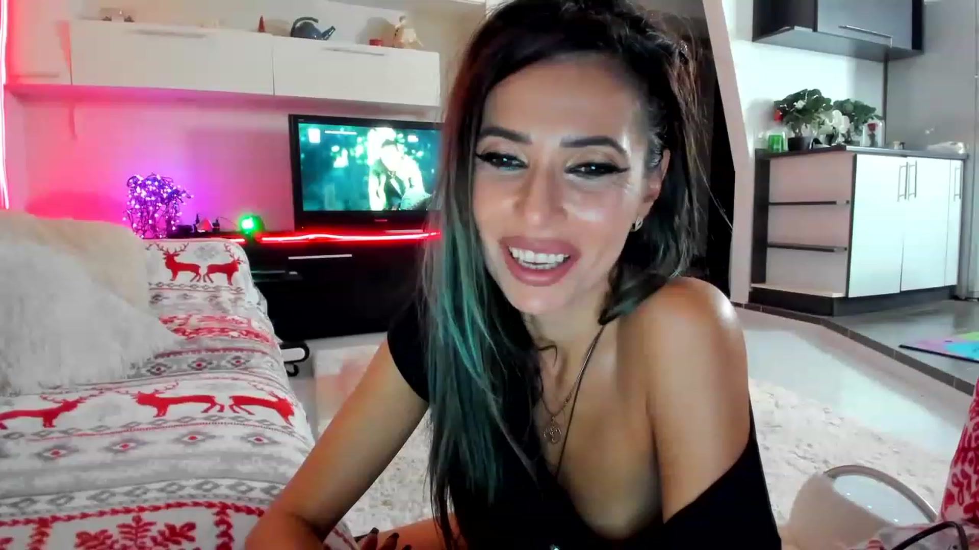 Gallery image thumbnail from SmileyTinaa's myfreecams stream on, 11/18/2022, 23:11 image 2 of 20