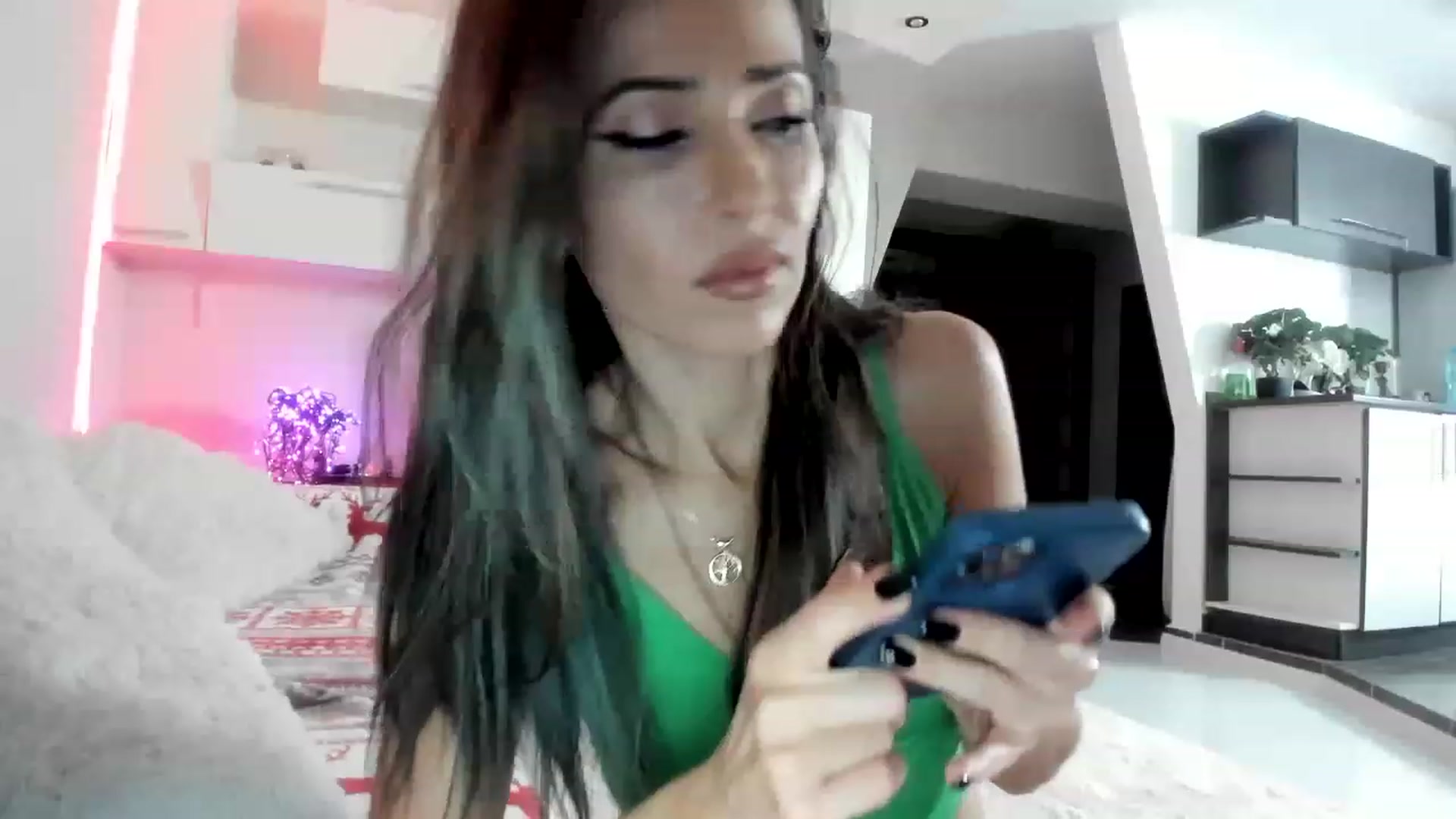 Gallery image thumbnail from SmileyTinaa's myfreecams stream on, 11/23/2022, 01:39 image 17 of 20