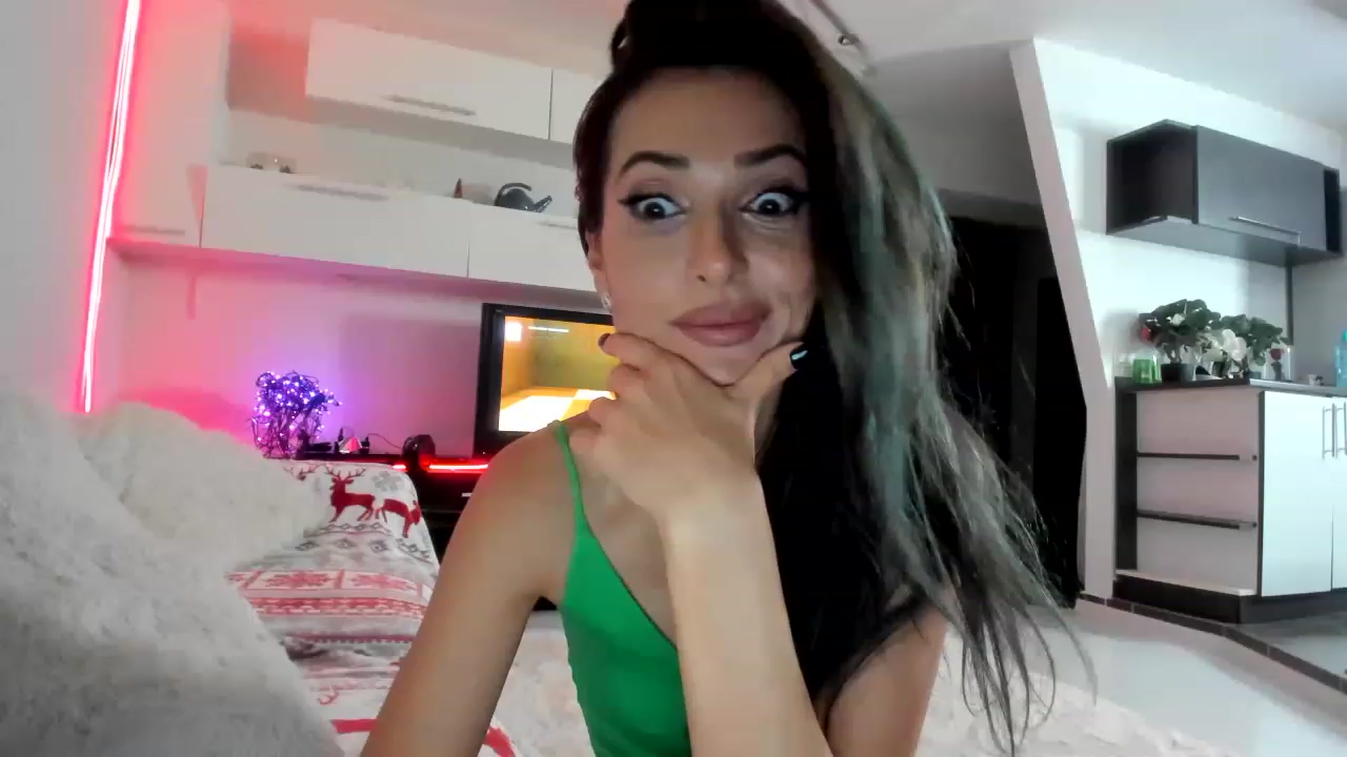 Gallery image thumbnail from SmileyTinaa's myfreecams stream on, 11/23/2022, 01:39 image 18 of 20
