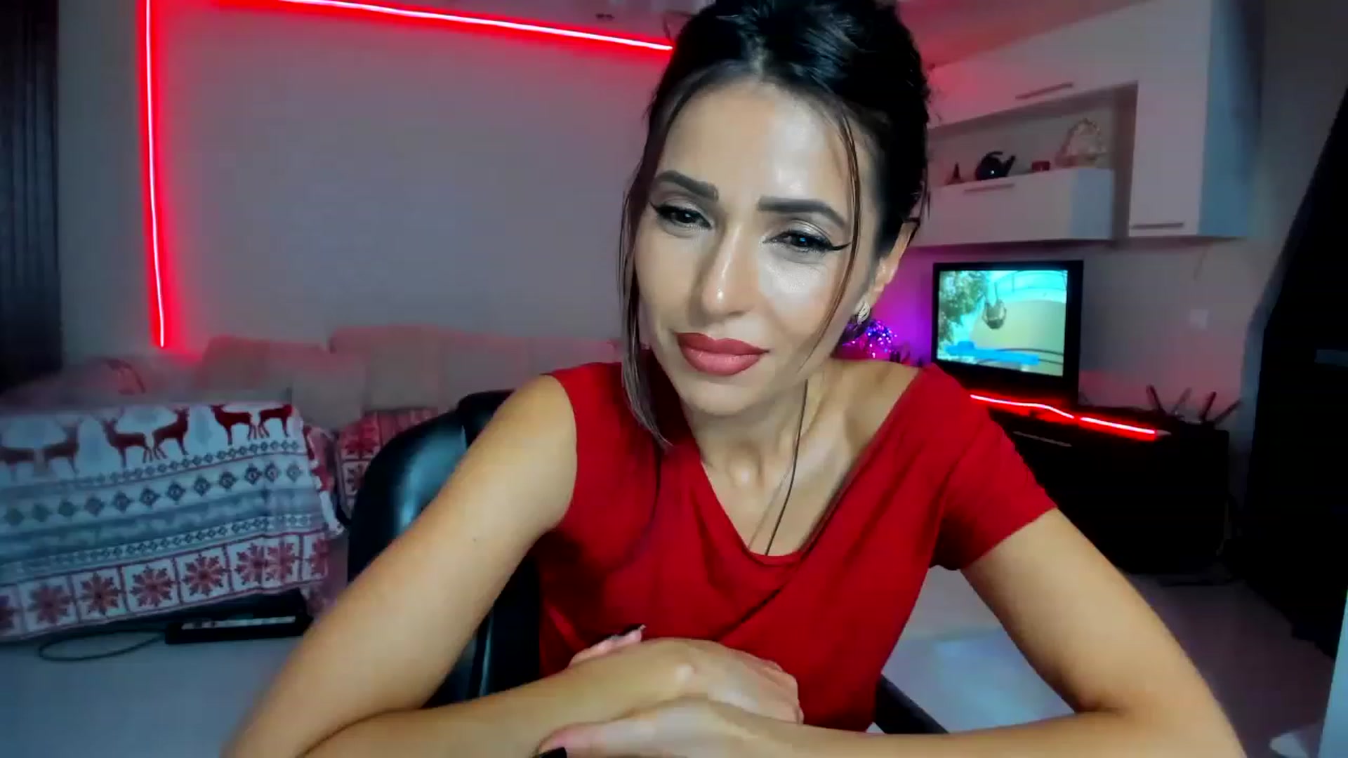 Gallery image thumbnail from SmileyTinaa's myfreecams stream on, 11/24/2022, 02:35 image 12 of 20