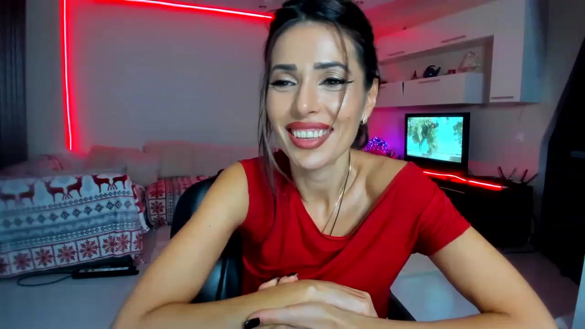 Gallery image thumbnail from SmileyTinaa's myfreecams stream on, 11/24/2022, 02:35 image 11 of 20