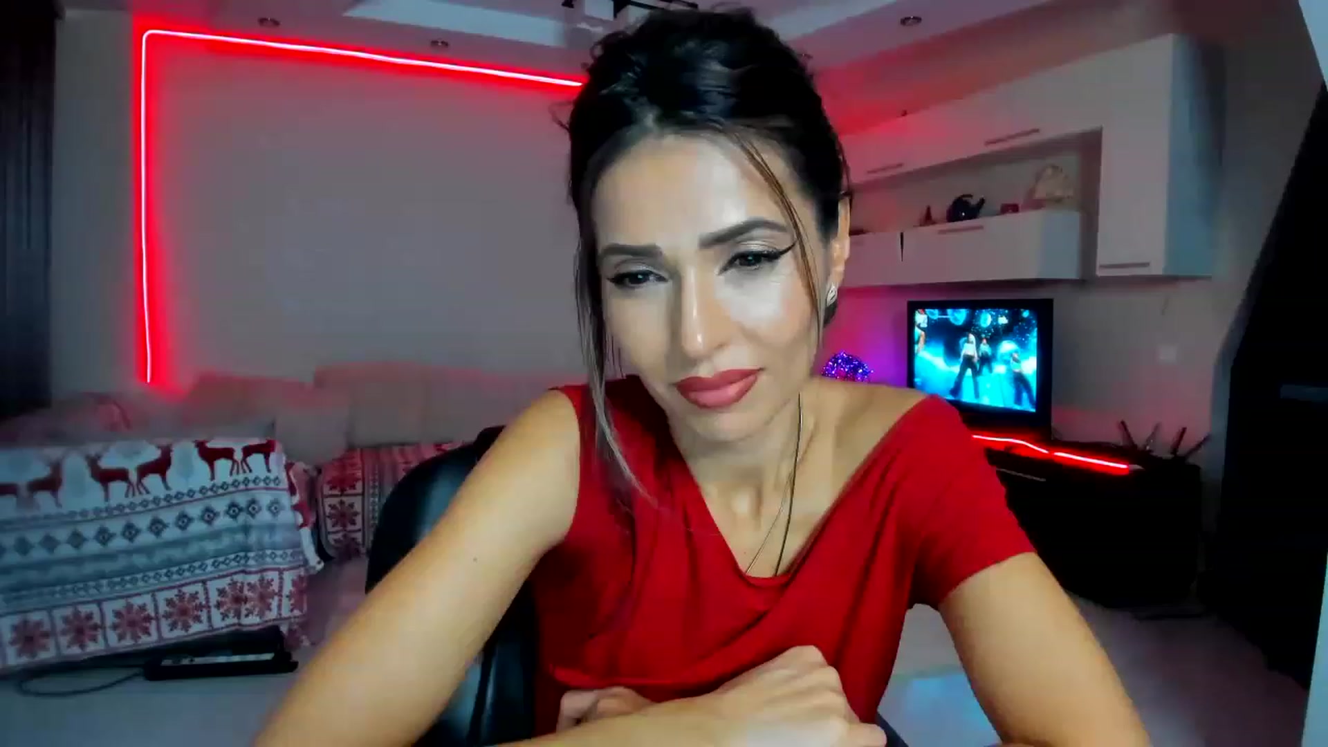 Gallery image thumbnail from SmileyTinaa's myfreecams stream on, 11/24/2022, 02:35 image 9 of 20