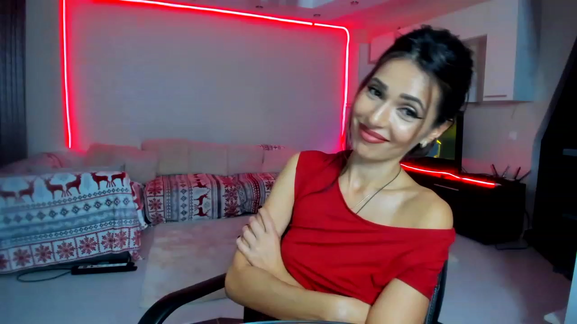 Gallery image thumbnail from SmileyTinaa's myfreecams stream on, 11/24/2022, 02:35 image 13 of 20