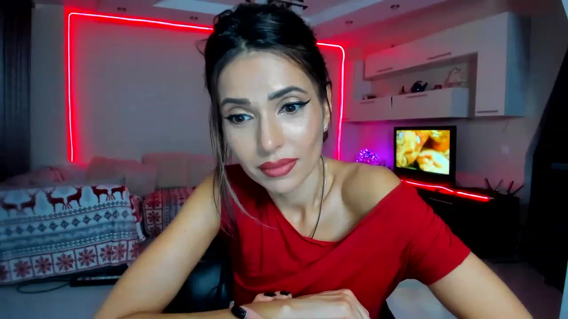 Gallery image thumbnail from SmileyTinaa's myfreecams stream on, 11/24/2022, 02:35 image 3 of 20