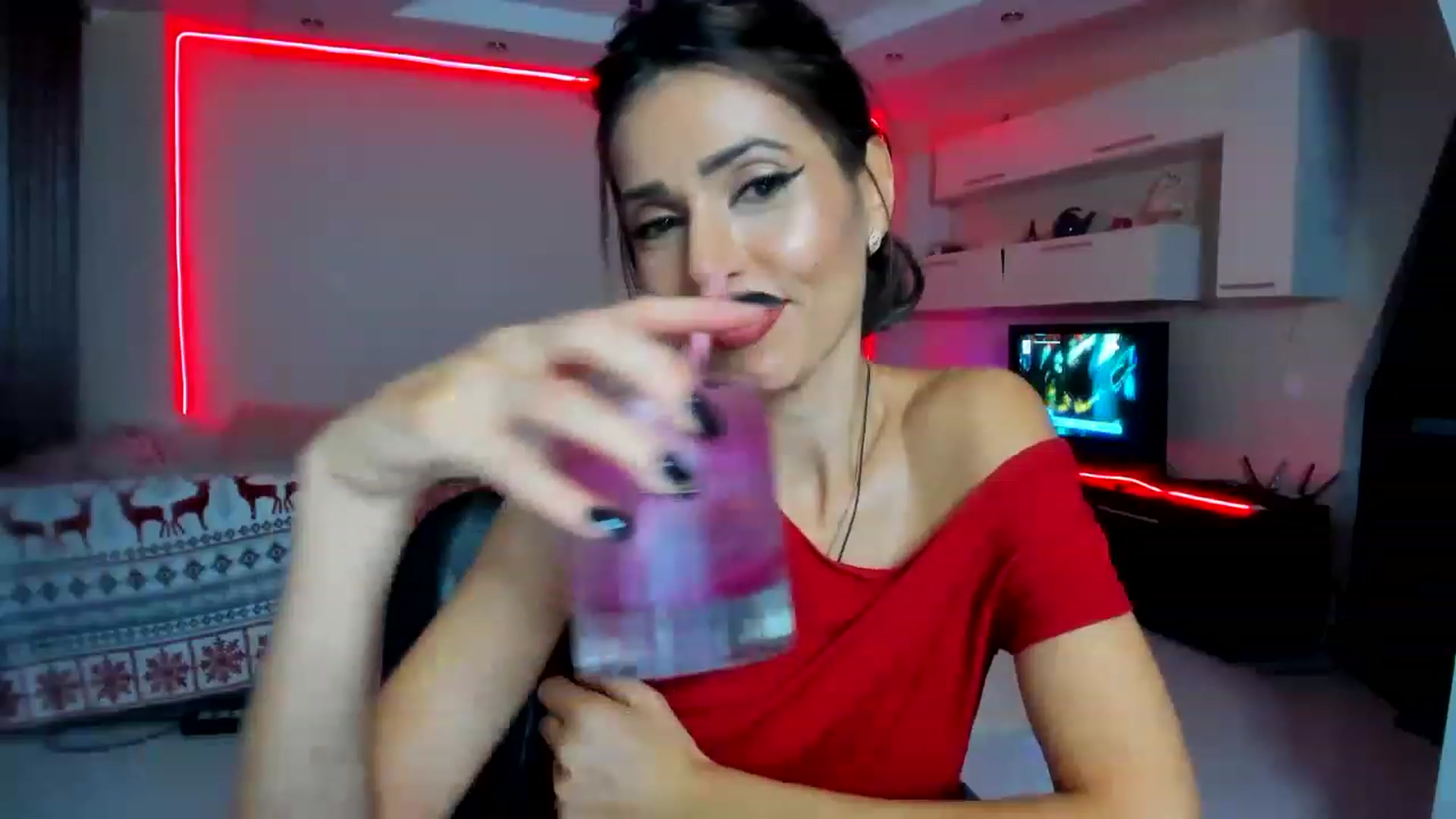 Gallery image thumbnail from SmileyTinaa's myfreecams stream on, 11/24/2022, 02:35 image 2 of 20