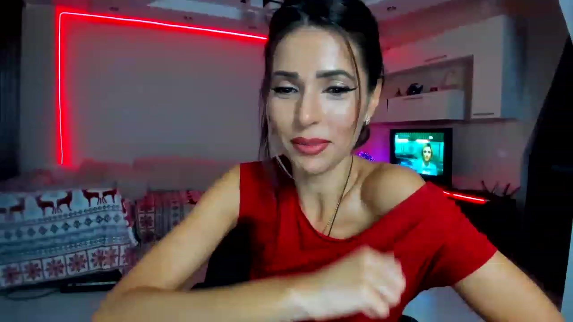 Gallery image thumbnail from SmileyTinaa's myfreecams stream on, 11/24/2022, 02:35 image 7 of 20