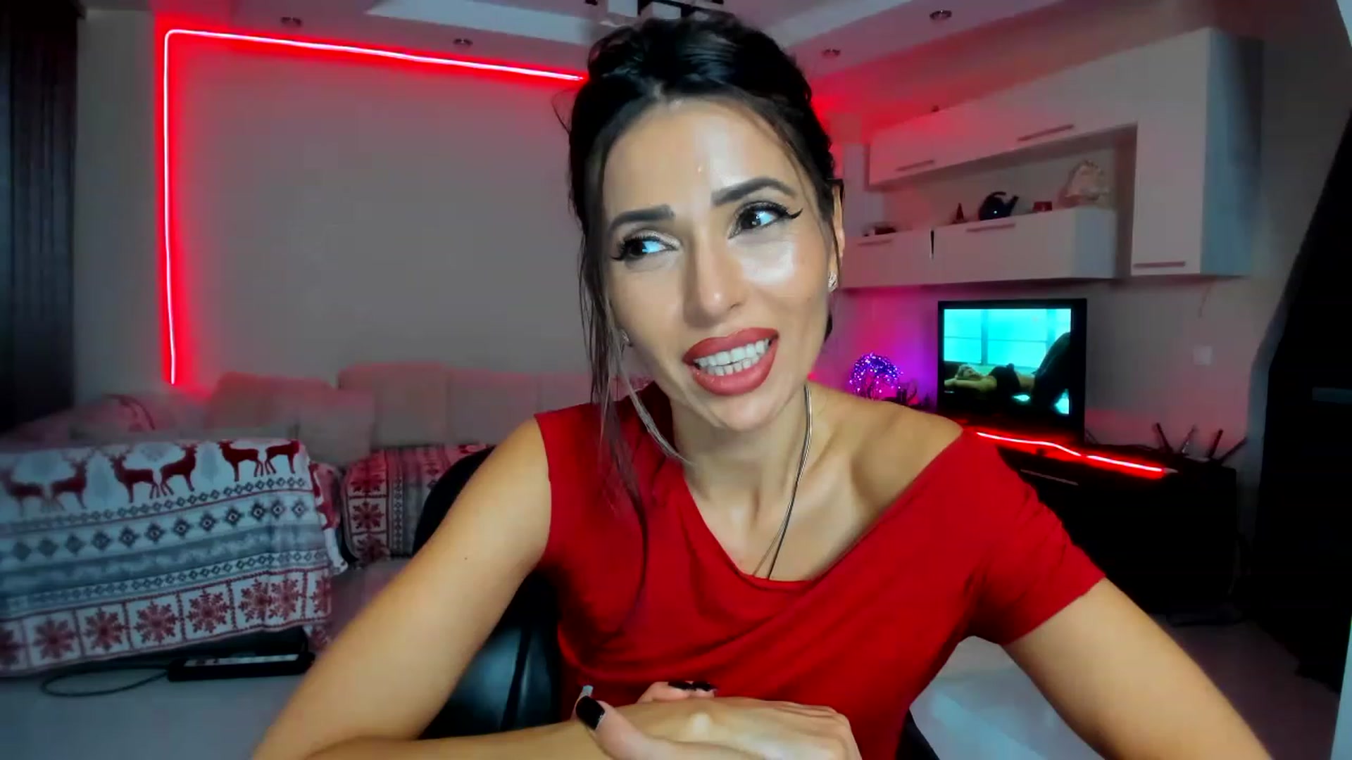 Gallery image thumbnail from SmileyTinaa's myfreecams stream on, 11/24/2022, 02:35 image 4 of 20