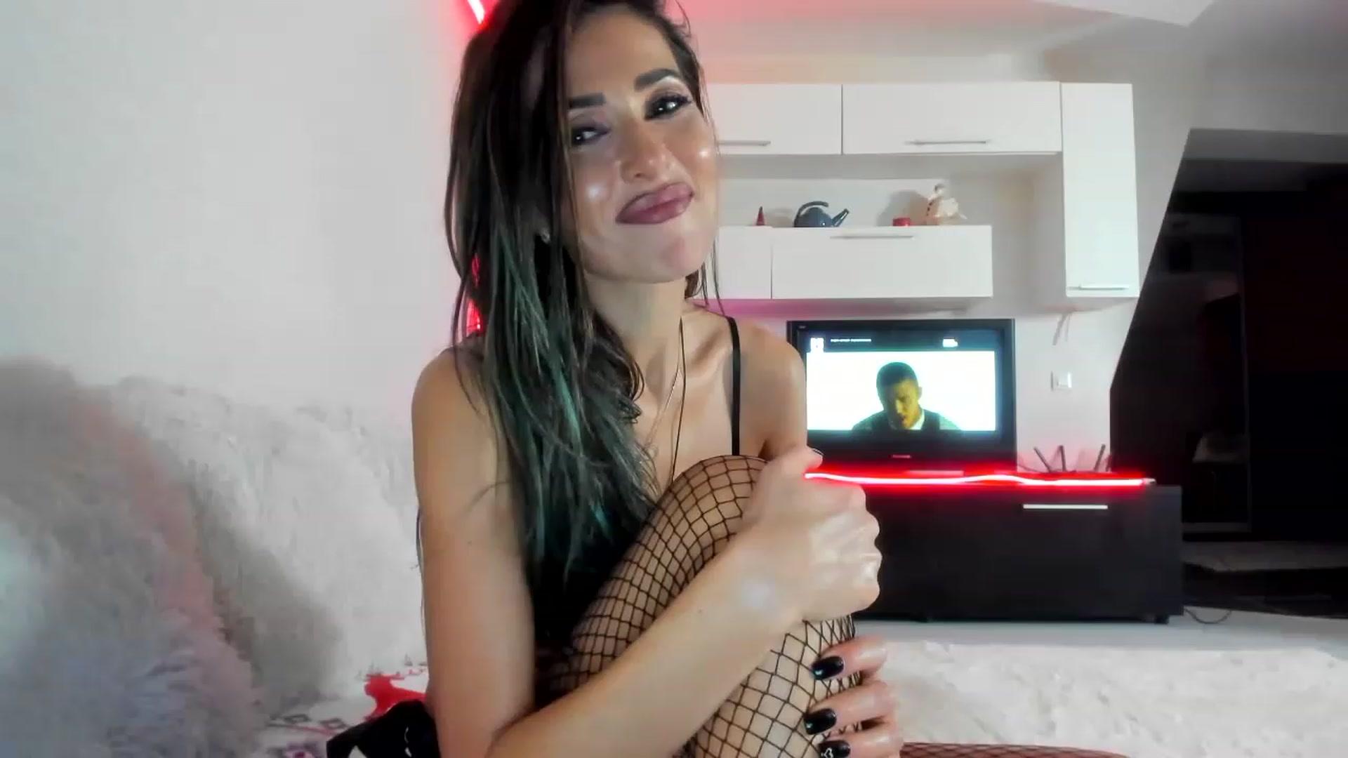 Gallery image thumbnail from SmileyTinaa's myfreecams stream on, 11/25/2022, 01:32 image 10 of 20