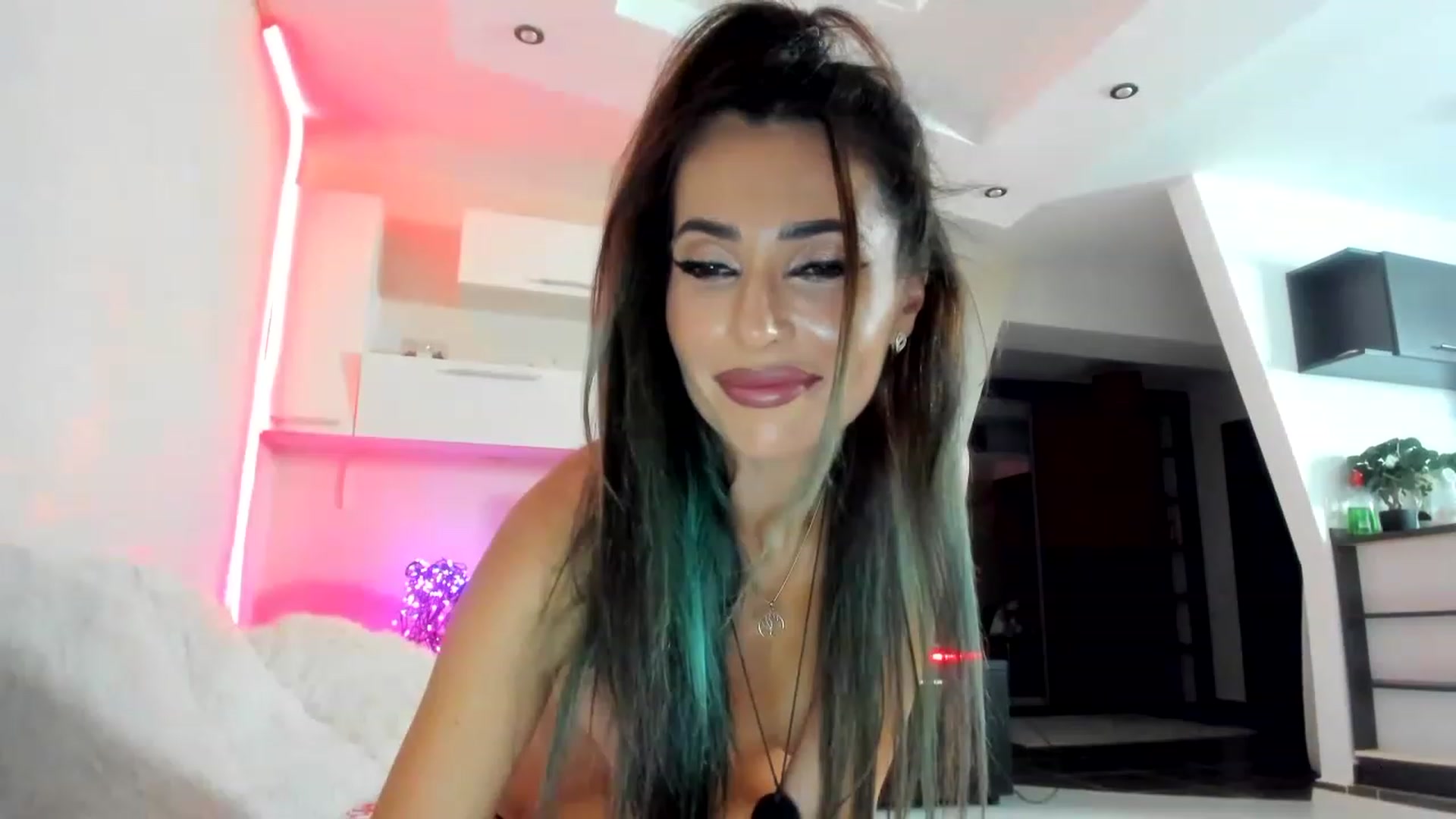 Gallery image thumbnail from SmileyTinaa's myfreecams stream on, 11/25/2022, 22:36 image 14 of 20