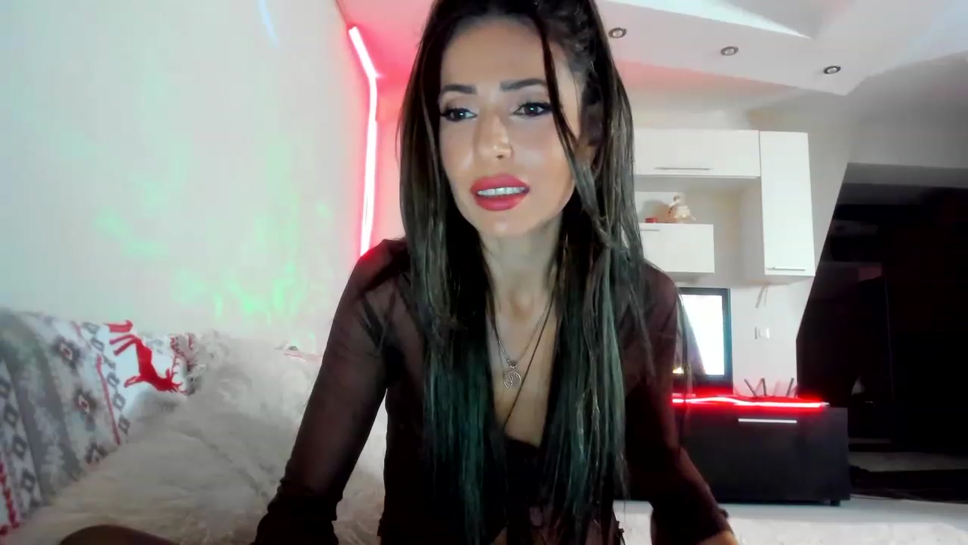 Gallery image thumbnail from SmileyTinaa's myfreecams stream on, 12/01/2022, 23:19 image 4 of 20