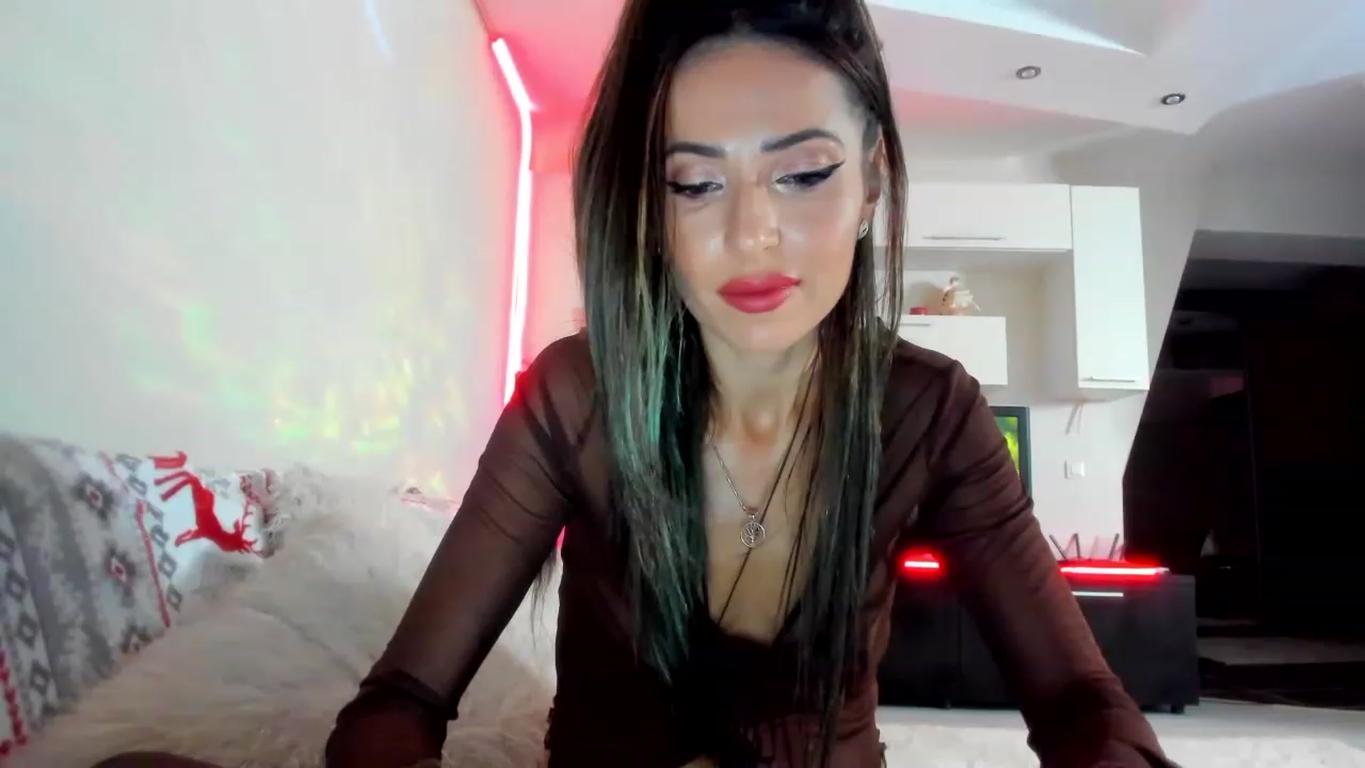 Gallery image thumbnail from SmileyTinaa's myfreecams stream on, 12/01/2022, 23:19 image 6 of 20