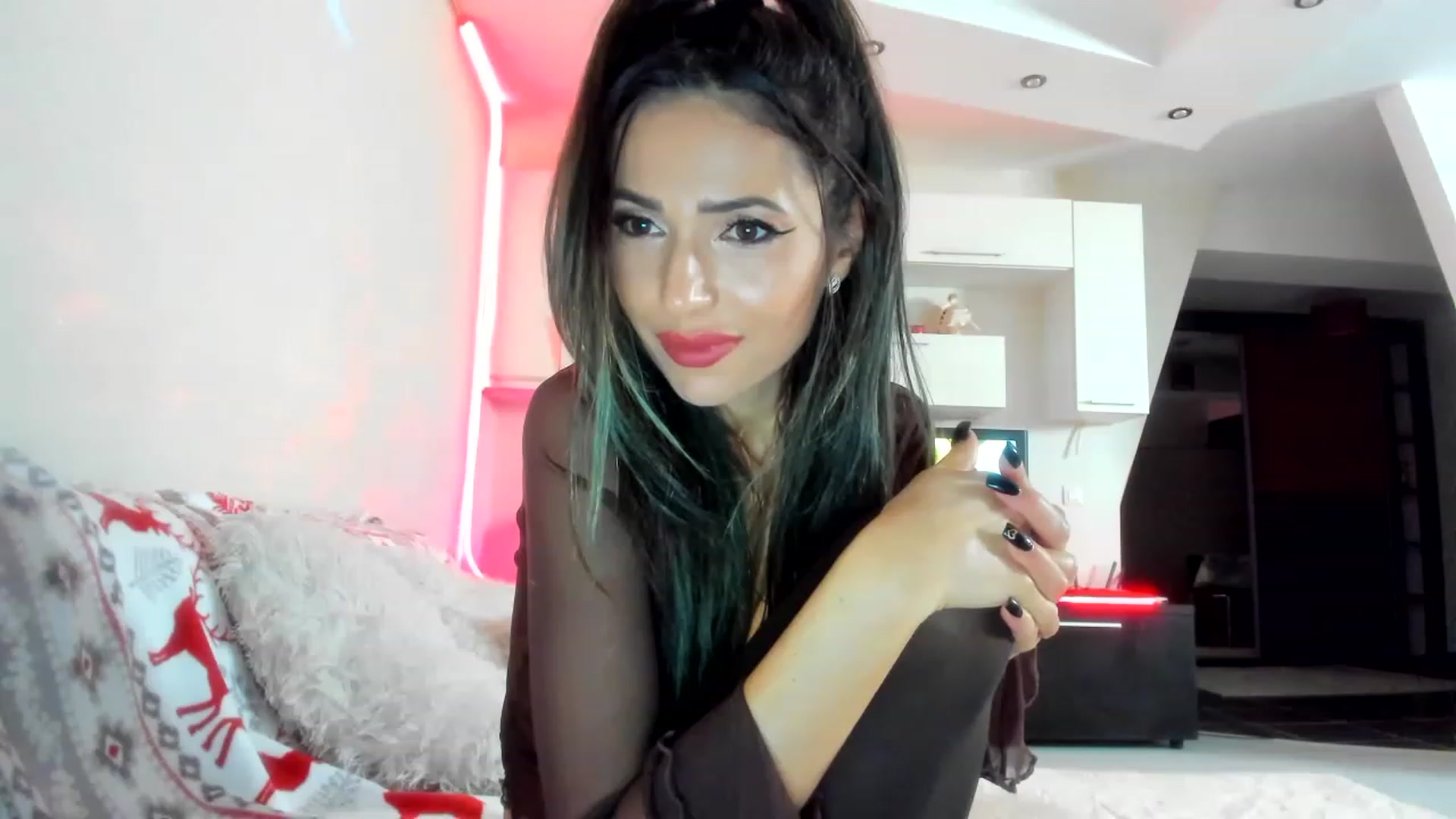 Gallery image thumbnail from SmileyTinaa's myfreecams stream on, 12/02/2022, 24:16 image 13 of 20