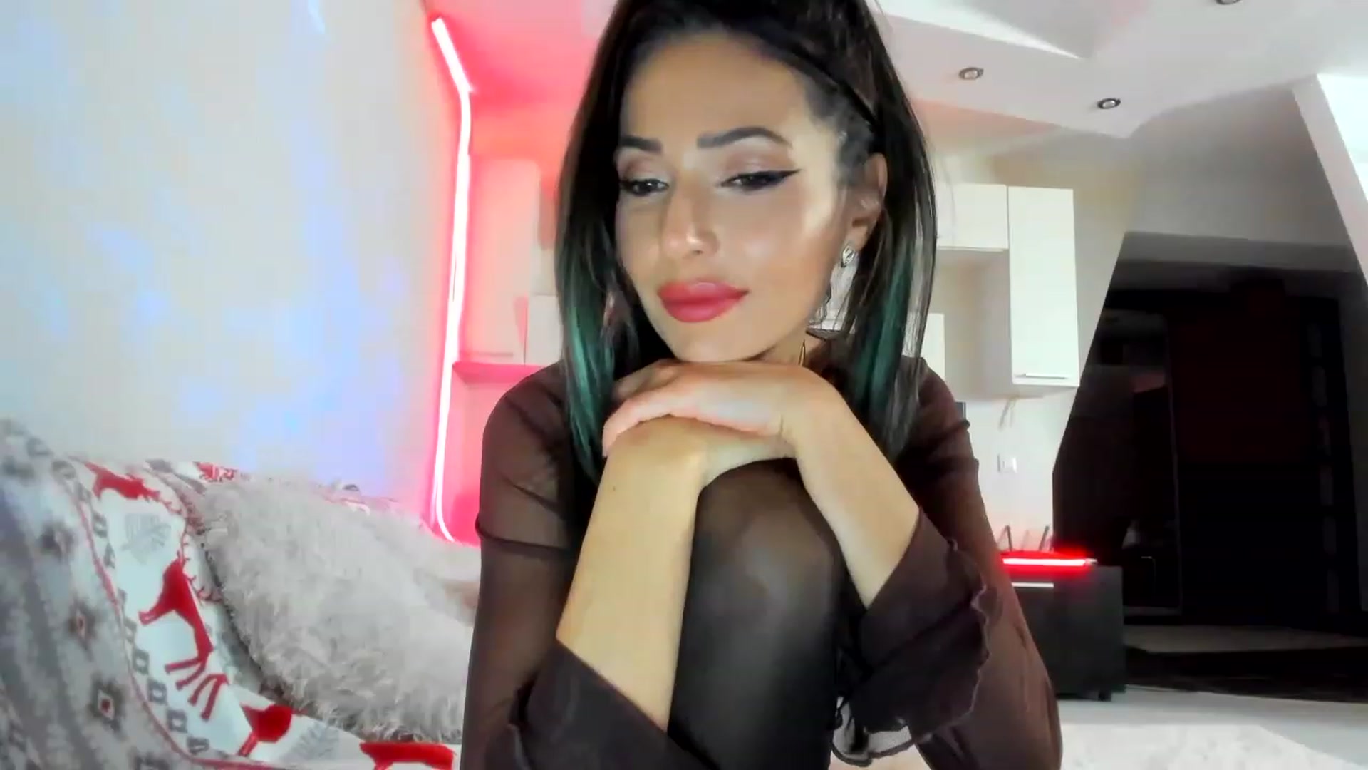 Gallery image thumbnail from SmileyTinaa's myfreecams stream on, 12/02/2022, 24:16 image 17 of 20