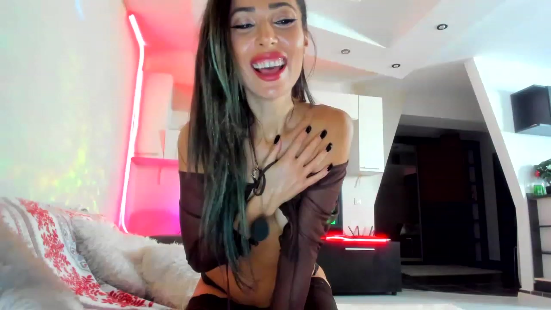 Gallery image thumbnail from SmileyTinaa's myfreecams stream on, 12/02/2022, 01:56 image 7 of 20
