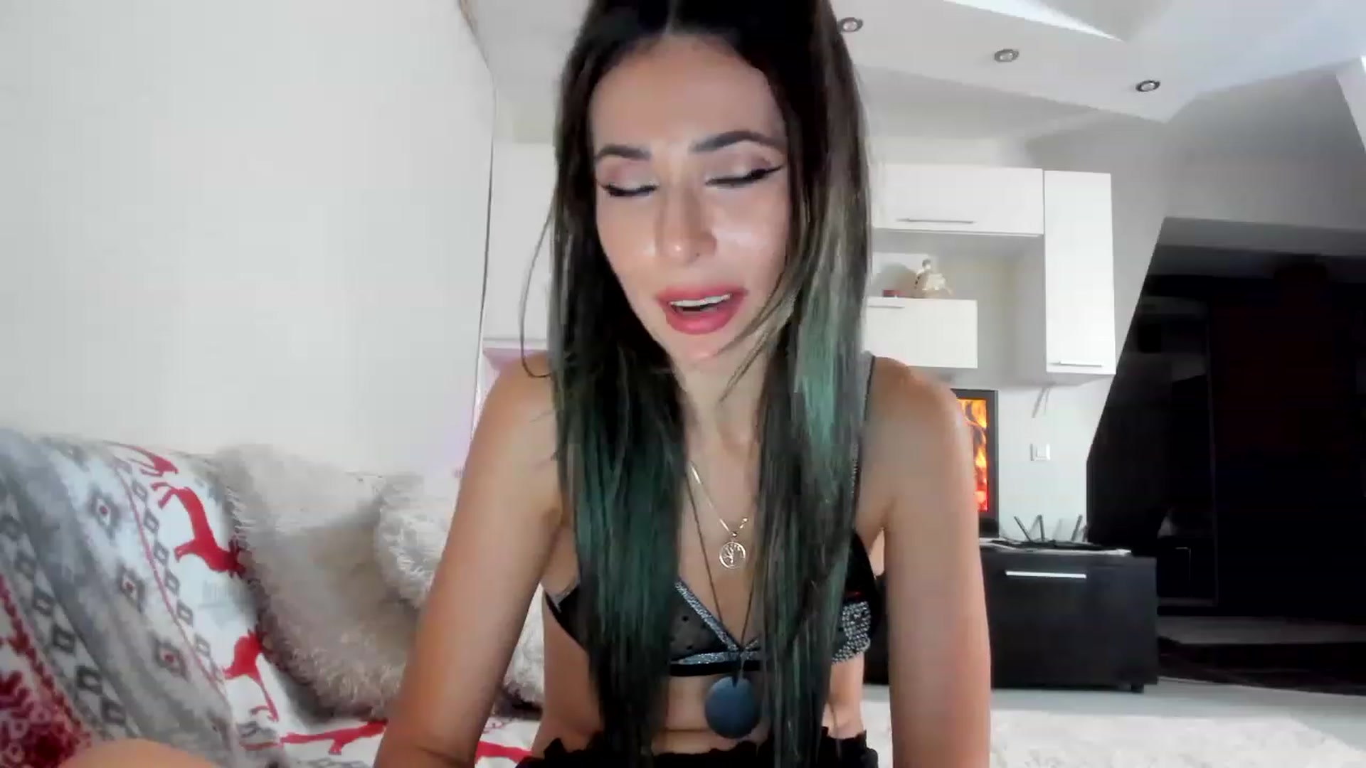 Gallery image thumbnail from SmileyTinaa's myfreecams stream on, 12/03/2022, 02:24 image 18 of 20