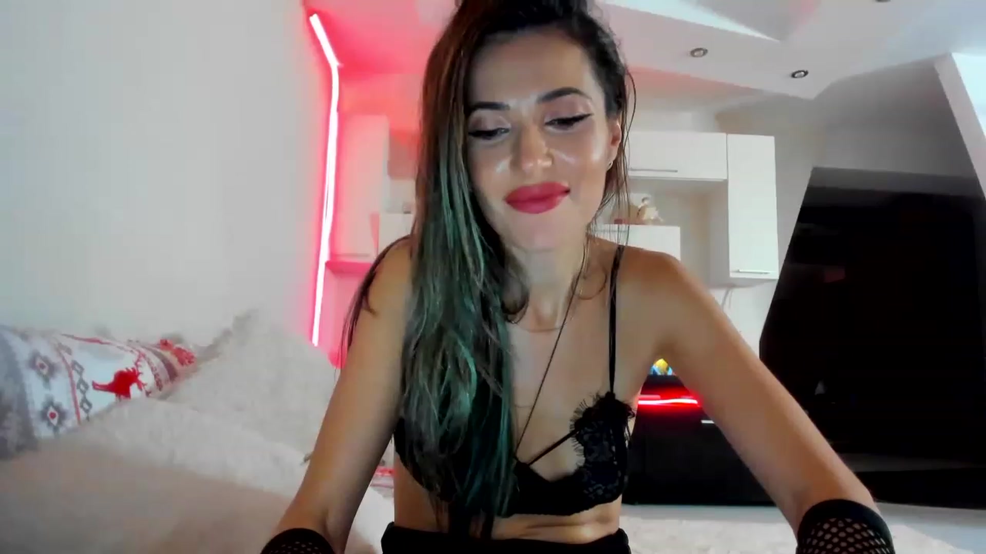 Gallery image thumbnail from SmileyTinaa's myfreecams stream on, 12/06/2022, 01:17 image 9 of 20