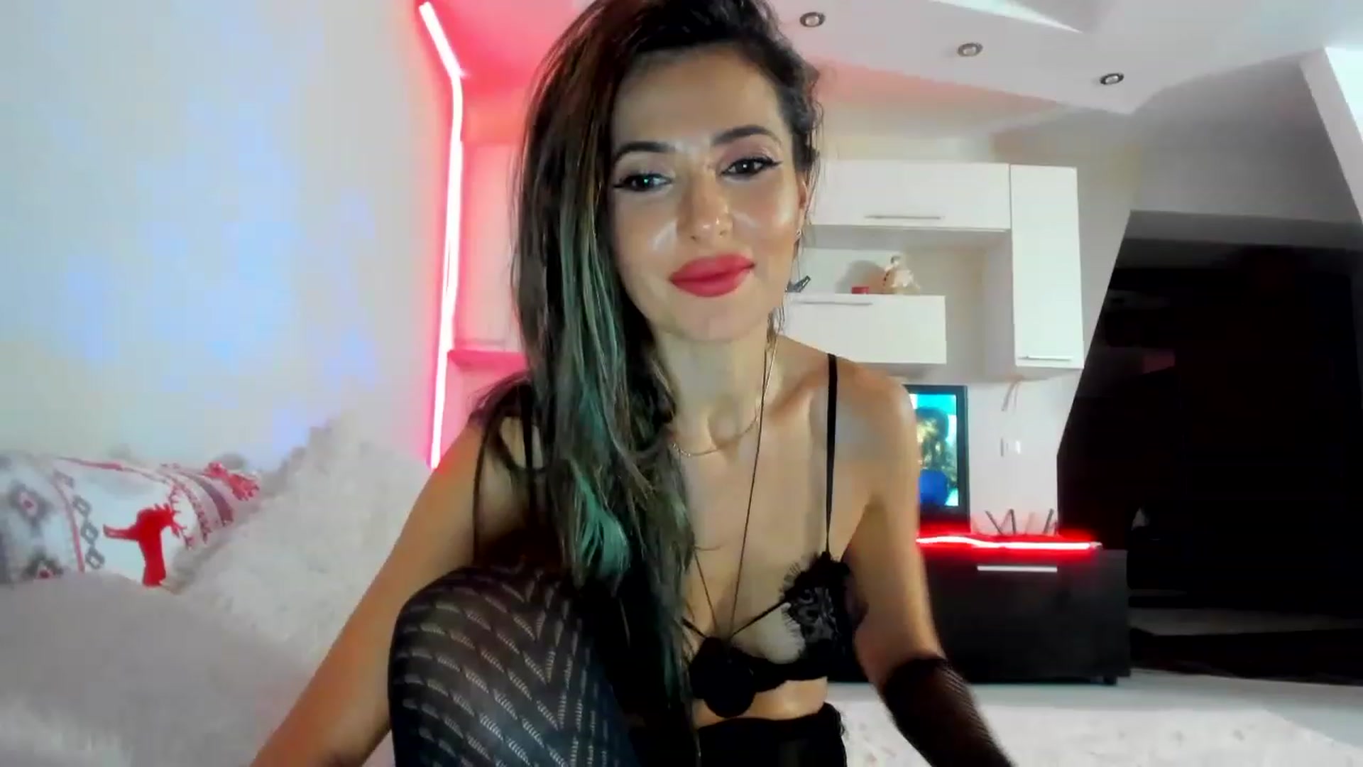Gallery image thumbnail from SmileyTinaa's myfreecams stream on, 12/06/2022, 01:17 image 3 of 20