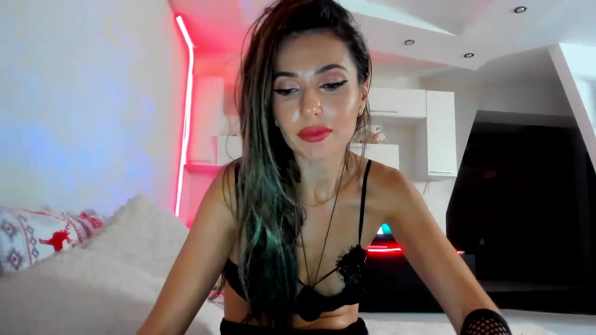 Gallery image thumbnail from SmileyTinaa's myfreecams stream on, 12/06/2022, 01:17 image 5 of 20