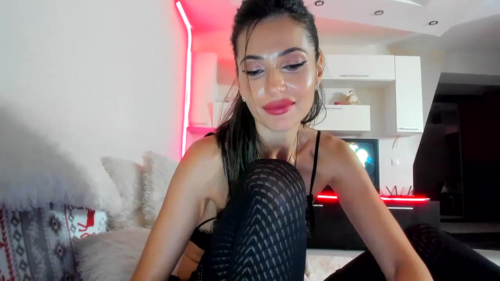 Gallery image thumbnail from SmileyTinaa's myfreecams stream on, 12/06/2022, 06:00 image 20 of 20