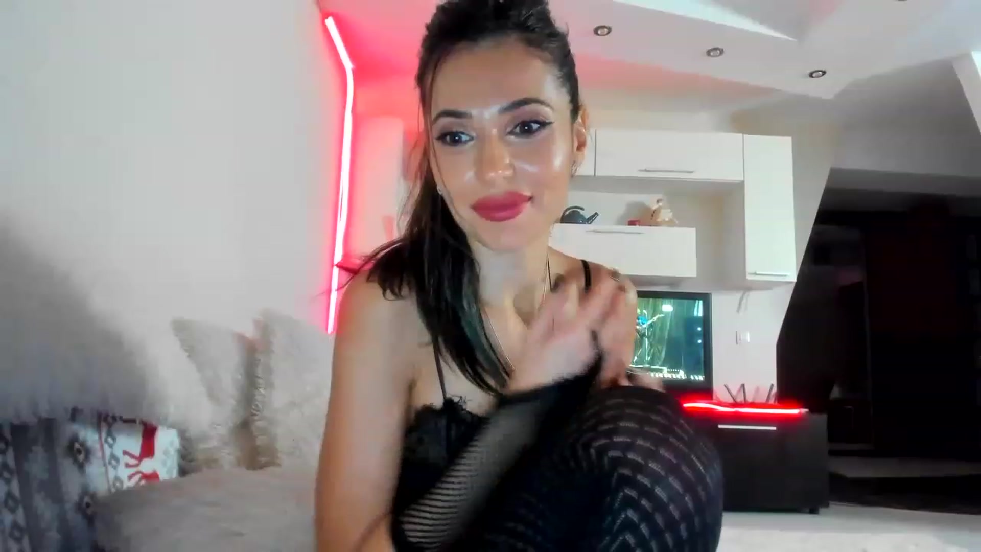 Gallery image thumbnail from SmileyTinaa's myfreecams stream on, 12/06/2022, 06:00 image 7 of 20