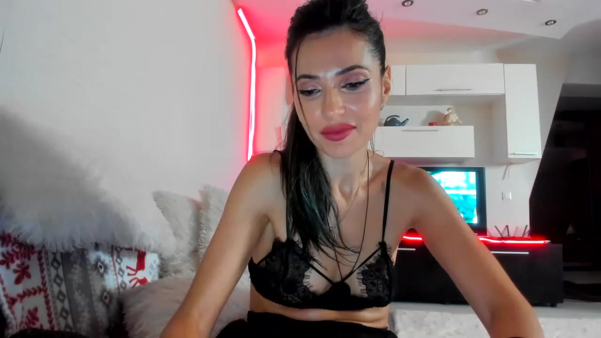 Gallery image thumbnail from SmileyTinaa's myfreecams stream on, 12/06/2022, 06:41 image 20 of 20