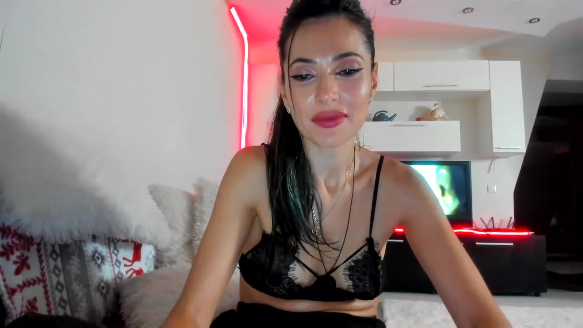 Gallery image thumbnail from SmileyTinaa's myfreecams stream on, 12/06/2022, 06:41 image 17 of 20