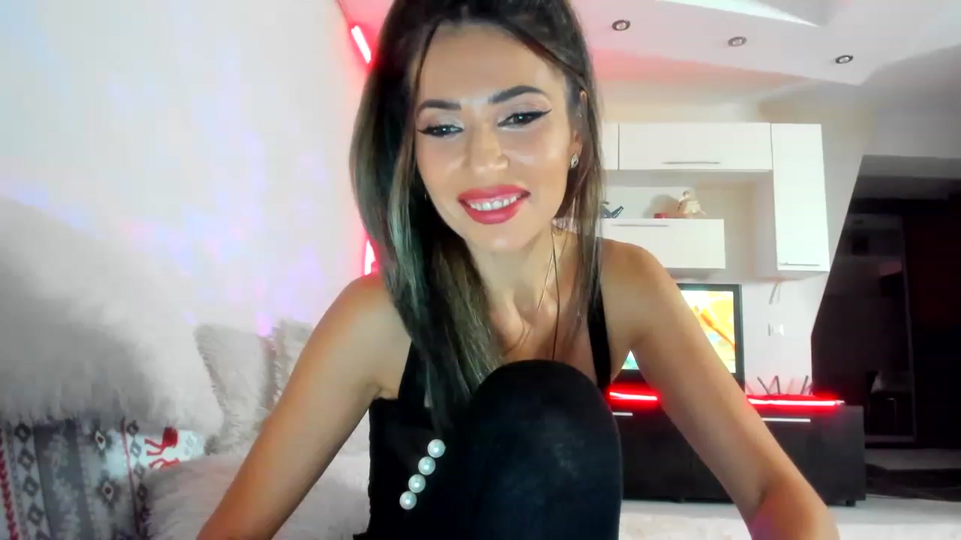 Gallery image thumbnail from SmileyTinaa's myfreecams stream on, 12/06/2022, 23:00 image 3 of 20