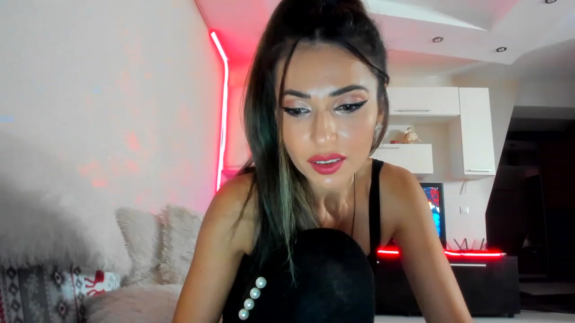 Gallery image thumbnail from SmileyTinaa's myfreecams stream on, 12/06/2022, 23:00 image 2 of 20