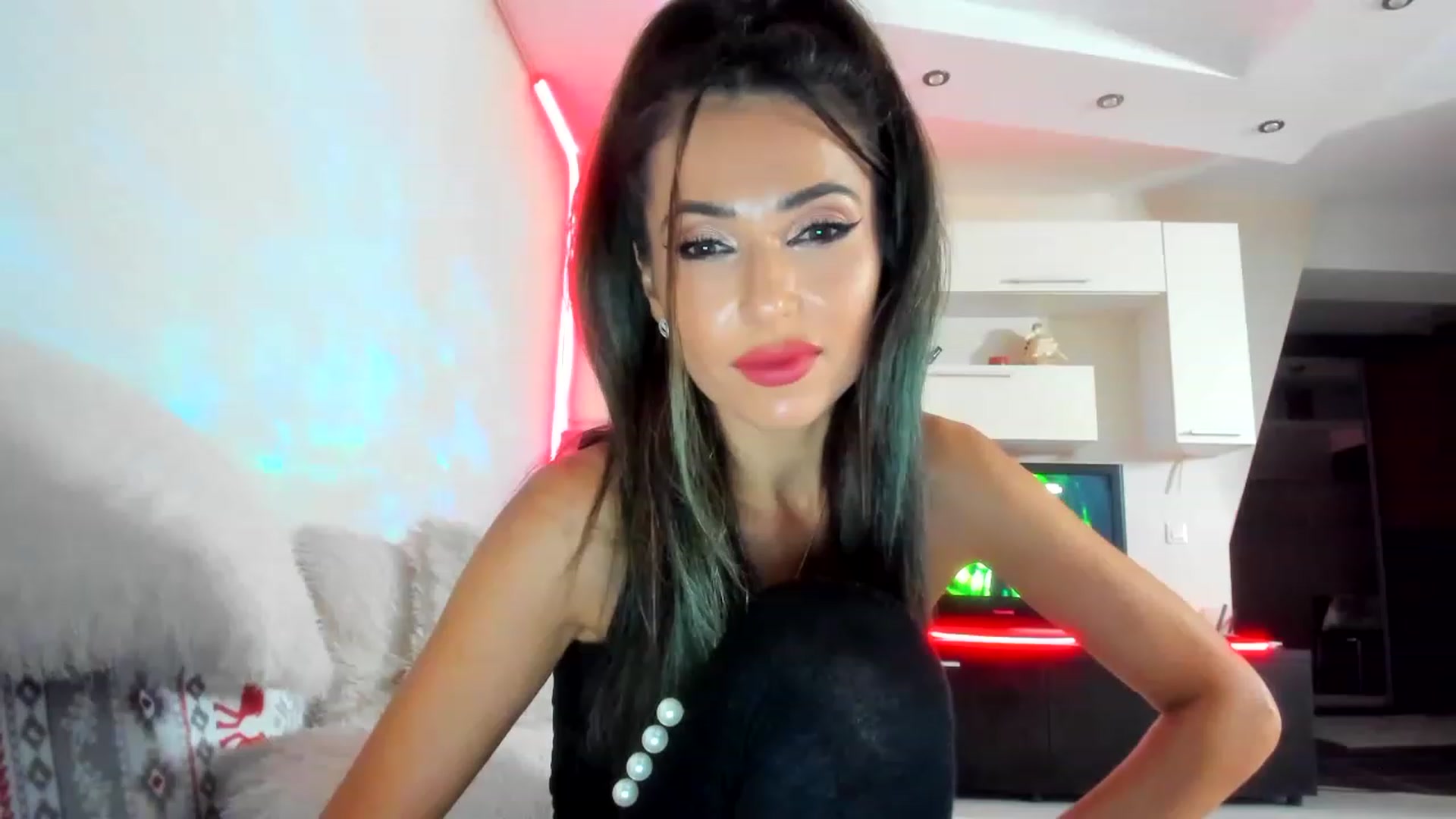 Gallery image thumbnail from SmileyTinaa's myfreecams stream on, 12/06/2022, 23:00 image 1 of 20