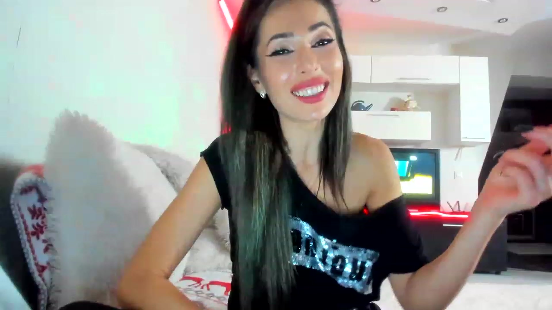 Gallery image thumbnail from SmileyTinaa's myfreecams stream on, 12/07/2022, 24:25 image 11 of 20