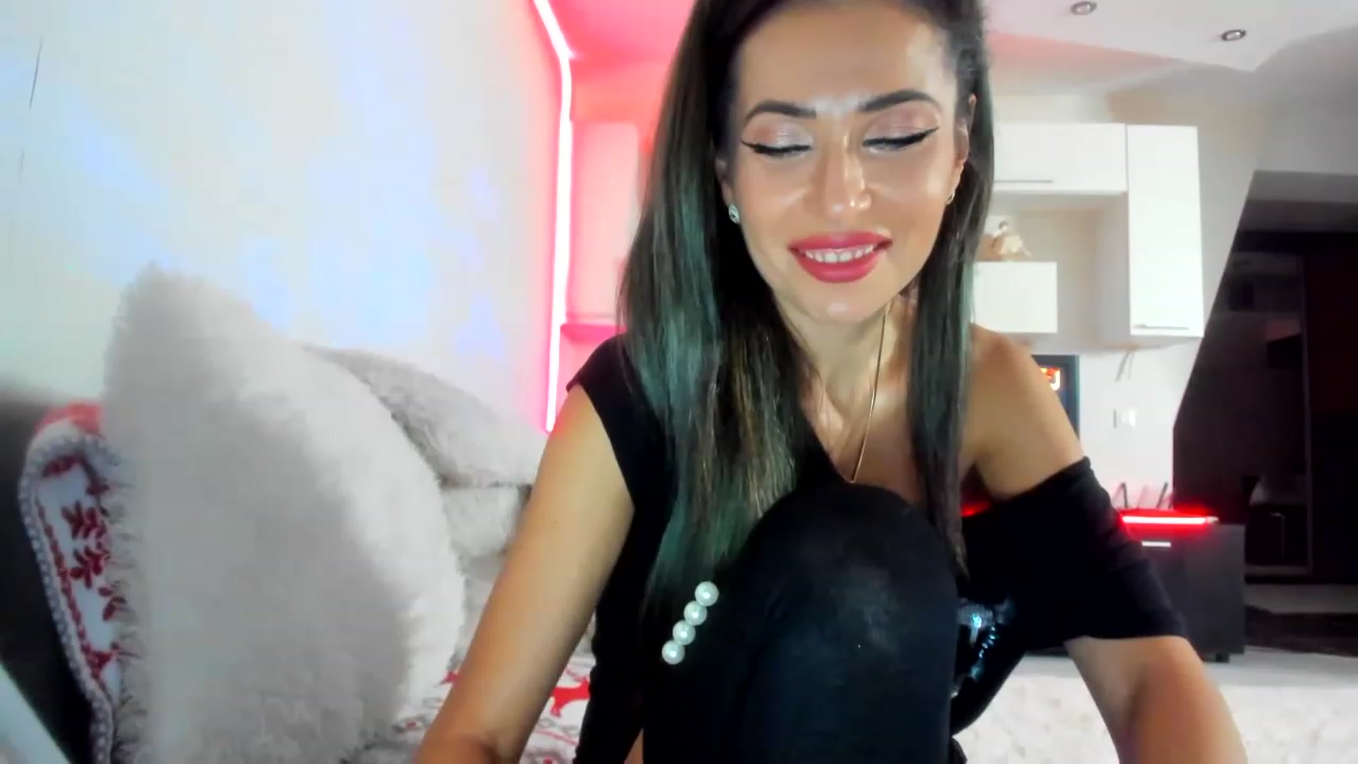 Gallery image thumbnail from SmileyTinaa's myfreecams stream on, 12/07/2022, 24:25 image 13 of 20
