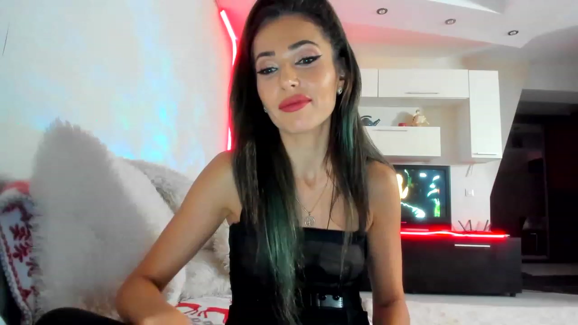 Gallery image thumbnail from SmileyTinaa's myfreecams stream on, 12/07/2022, 24:25 image 7 of 20