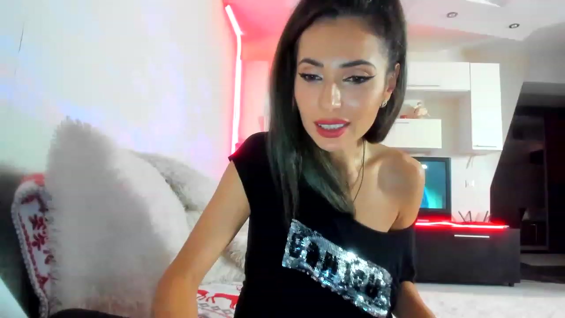 Gallery image thumbnail from SmileyTinaa's myfreecams stream on, 12/07/2022, 24:25 image 9 of 20