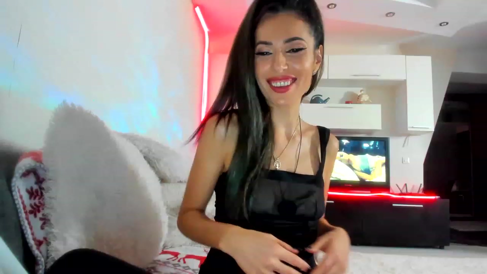 Gallery image thumbnail from SmileyTinaa's myfreecams stream on, 12/07/2022, 24:25 image 8 of 20